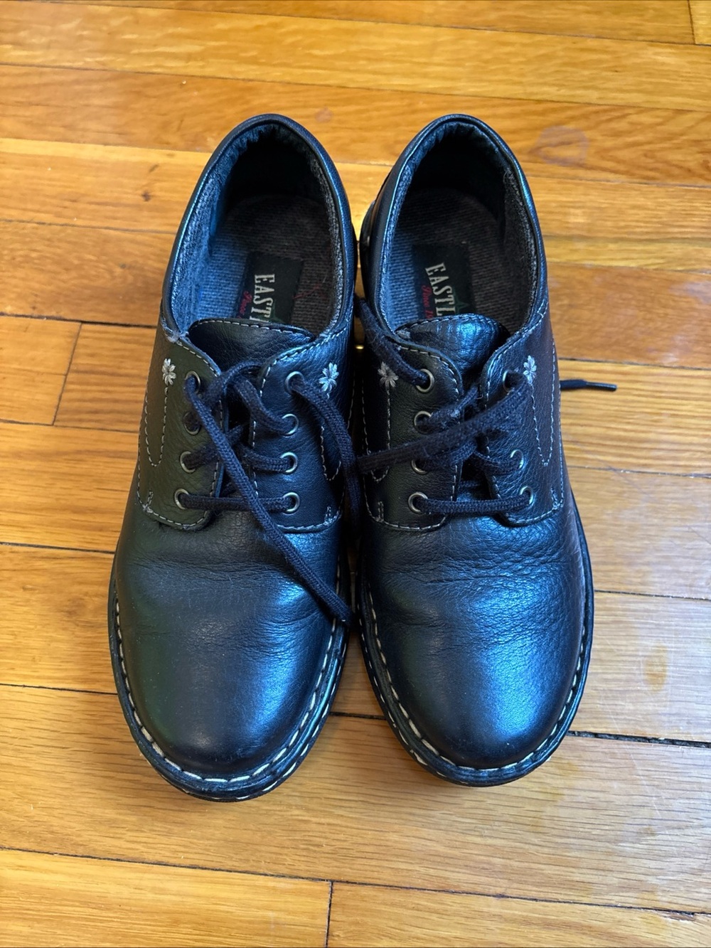 Eastland Oxford Black Leather Shoes W/Chunky Low Heel. White Stitching Women's.